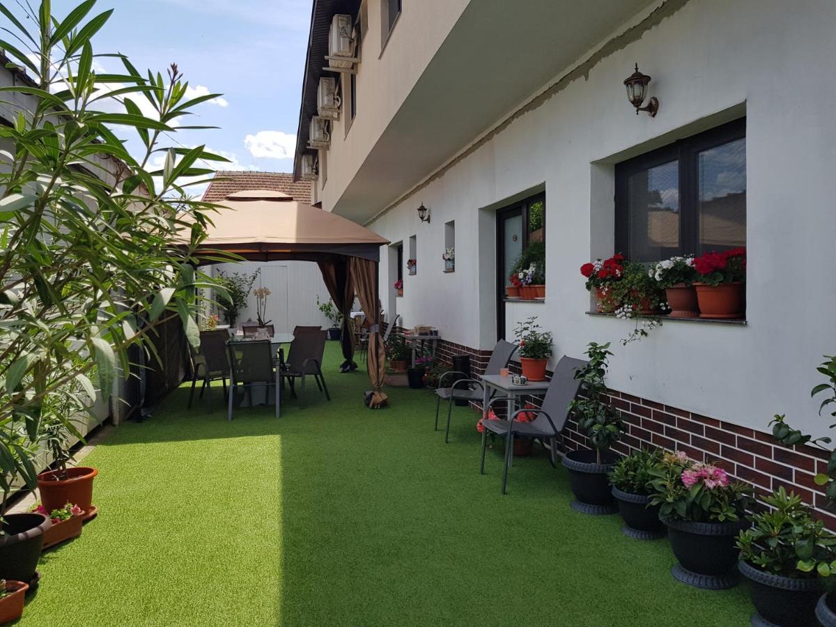 Hotel Casa Lipianu Târgu Jiu Exterior foto