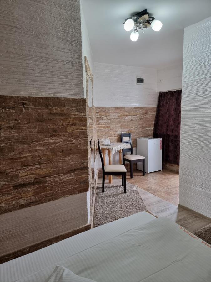 Hotel Casa Lipianu Târgu Jiu Zimmer foto