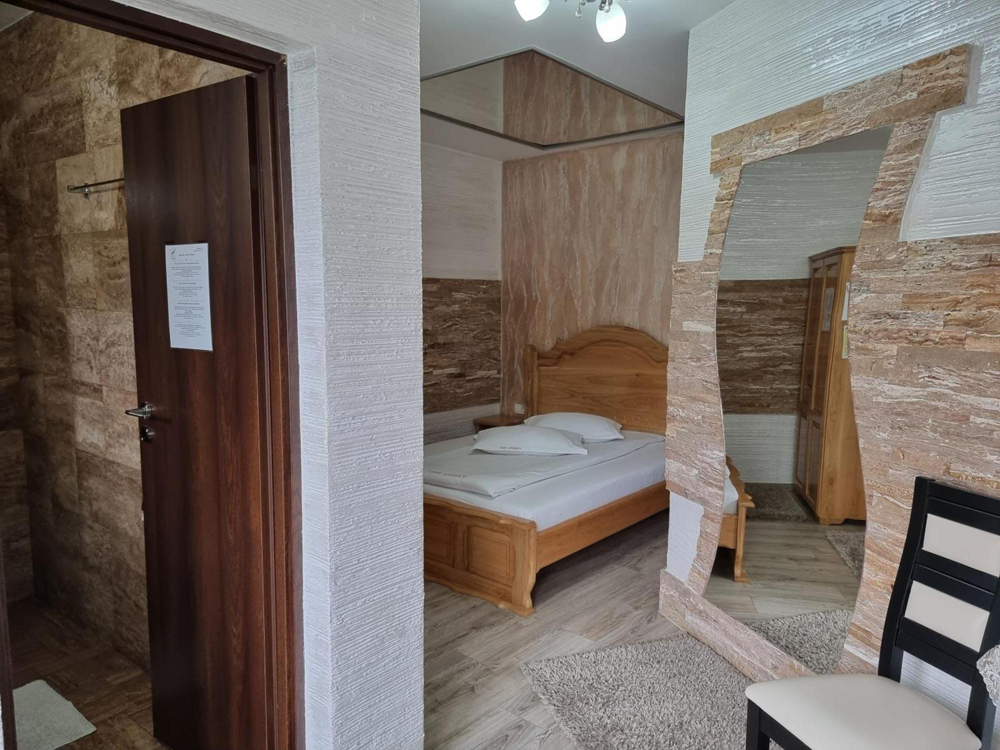Hotel Casa Lipianu Târgu Jiu Zimmer foto