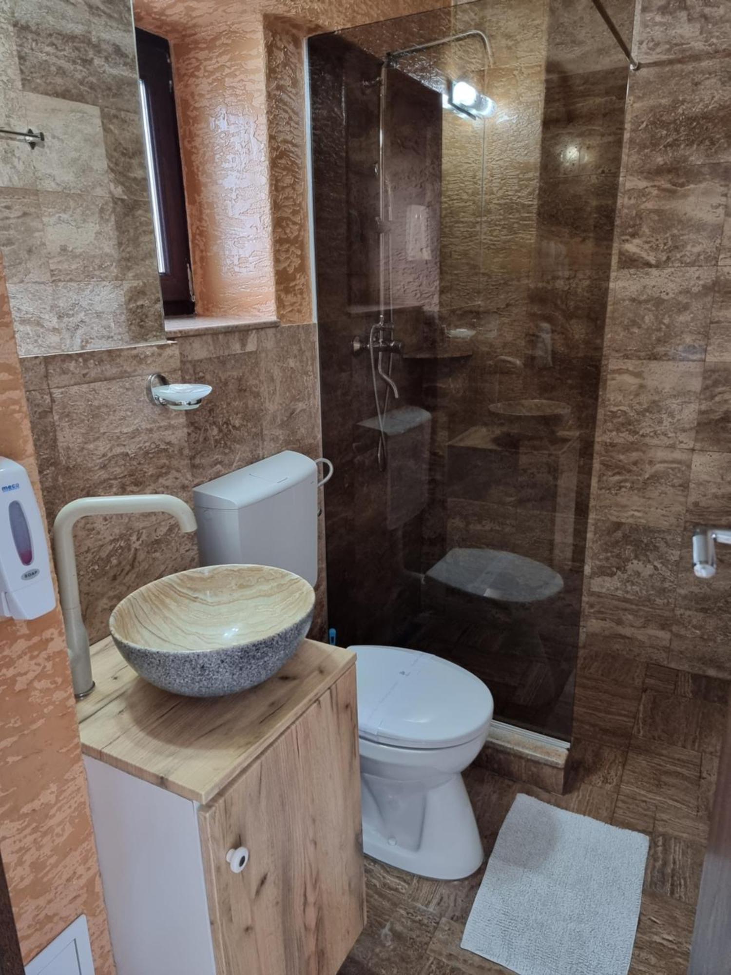 Hotel Casa Lipianu Târgu Jiu Zimmer foto