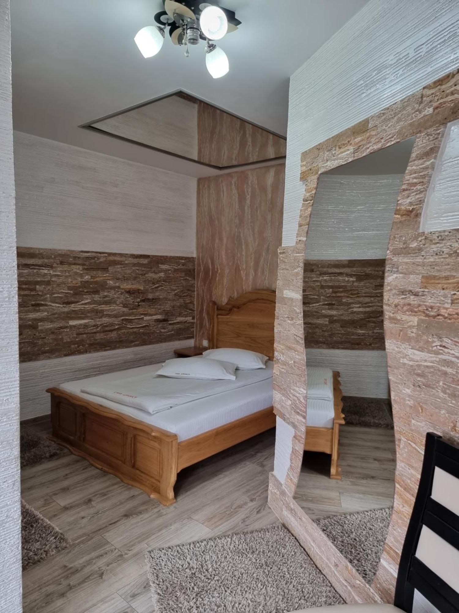 Hotel Casa Lipianu Târgu Jiu Zimmer foto