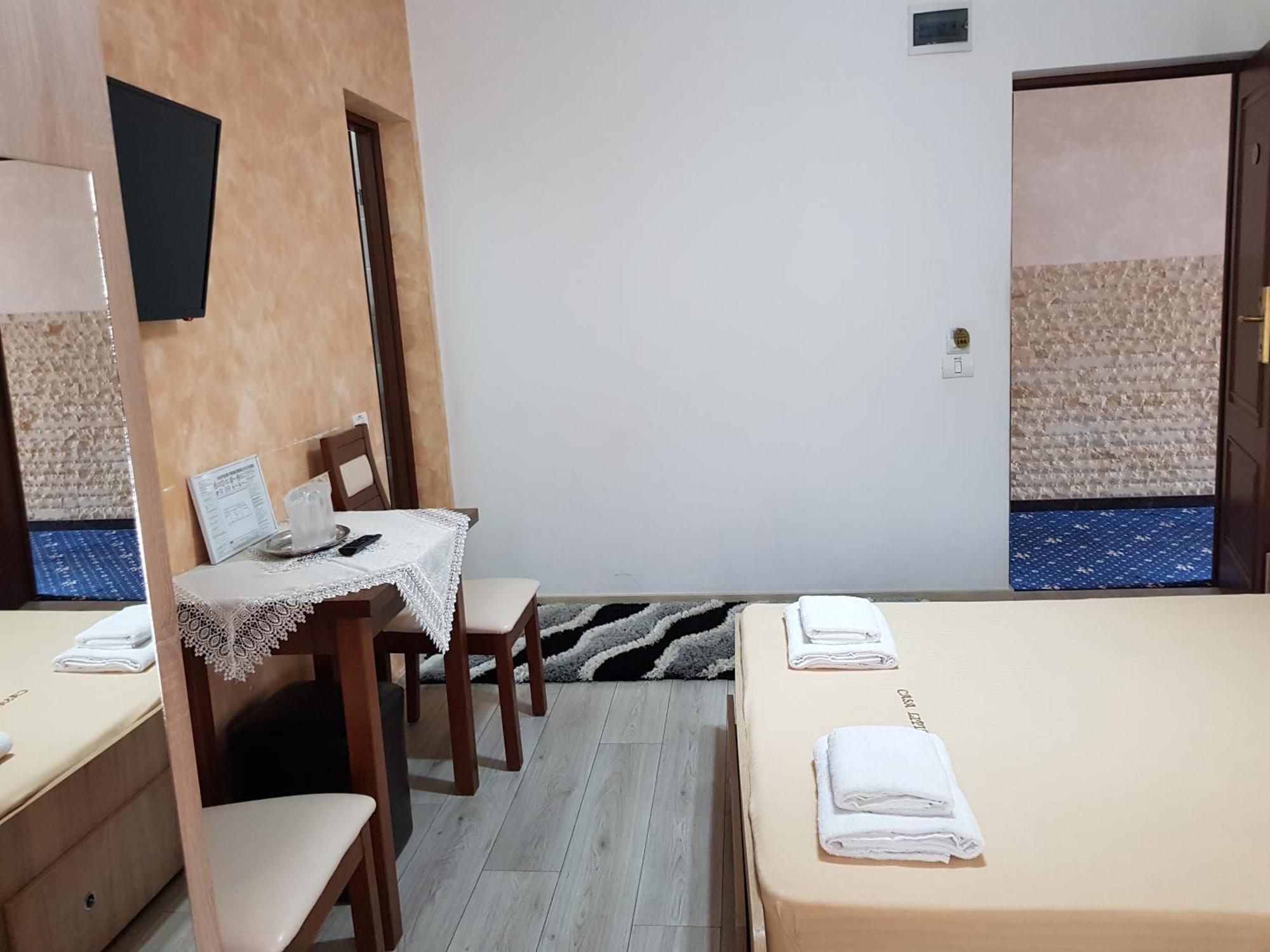 Hotel Casa Lipianu Târgu Jiu Zimmer foto
